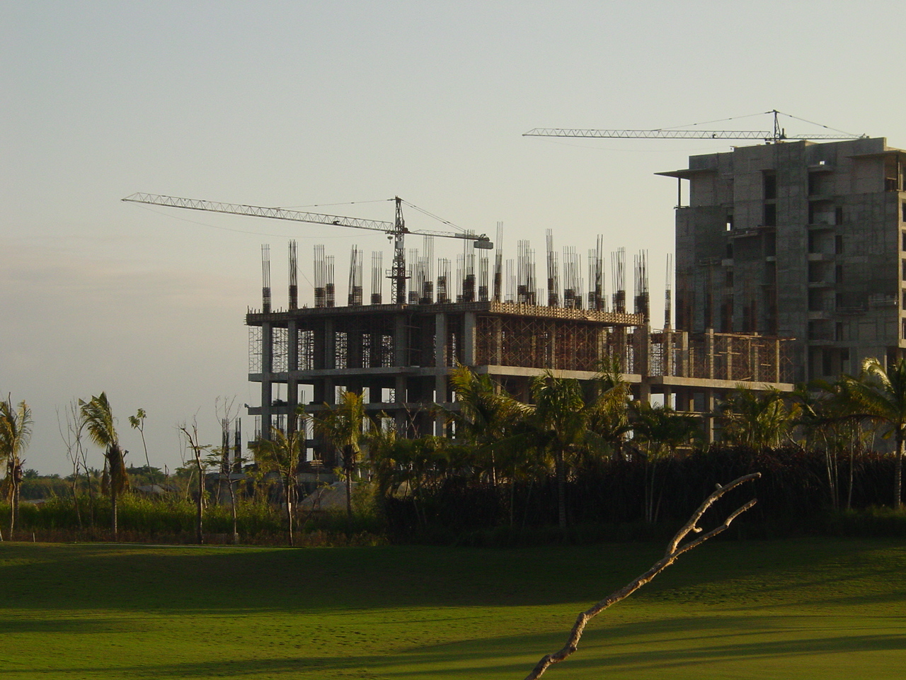 Grand Luxxe Tower IV A Nov 19 2011 (03)