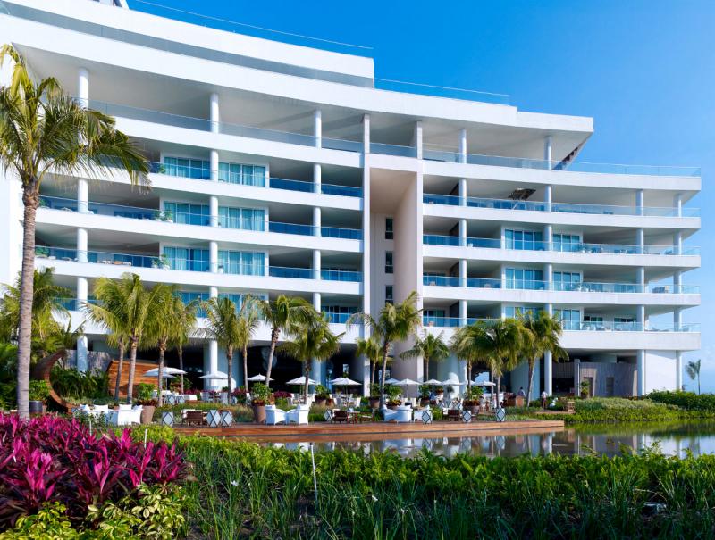 Presidential Punta Building, Nuevo Vallarta, Mexico. (Photo by Martin Opladen, AHA Universo)
