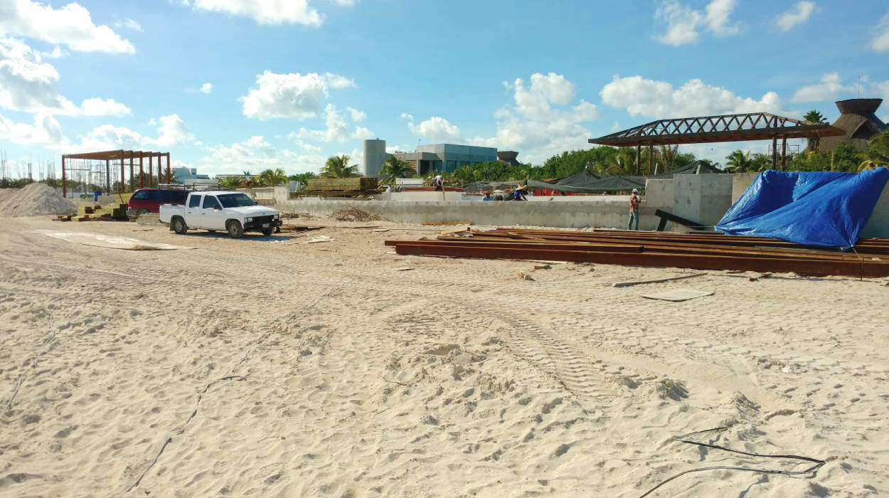The Beach Club at the Grand Bliss end of the property is no longer.  Rather, it is a work in progress.  It is not the first time.
