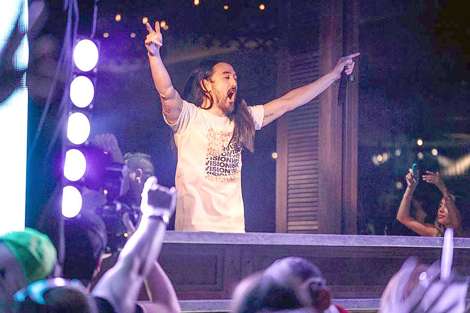 Steve Aoki starting the excitement