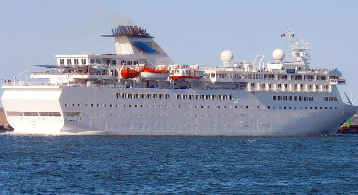 Now Cruisenews posted an article stating Vidanta Alegria has a new name:  Vidanta Elegant.  The ship is still in Naples  Stay tuned...Subscribers view. - 8/23/18