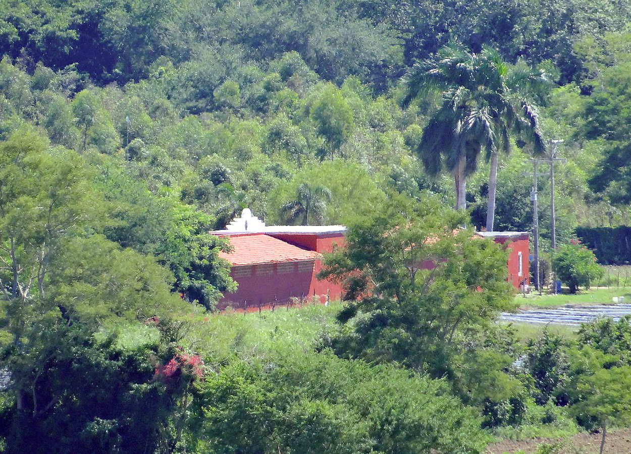 This little red barn is near the road to (Please tap the image to expand, then tap your browser's back arrow to return to the page.)