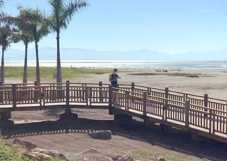 Beach Access From Puerto Manjar Restaurant